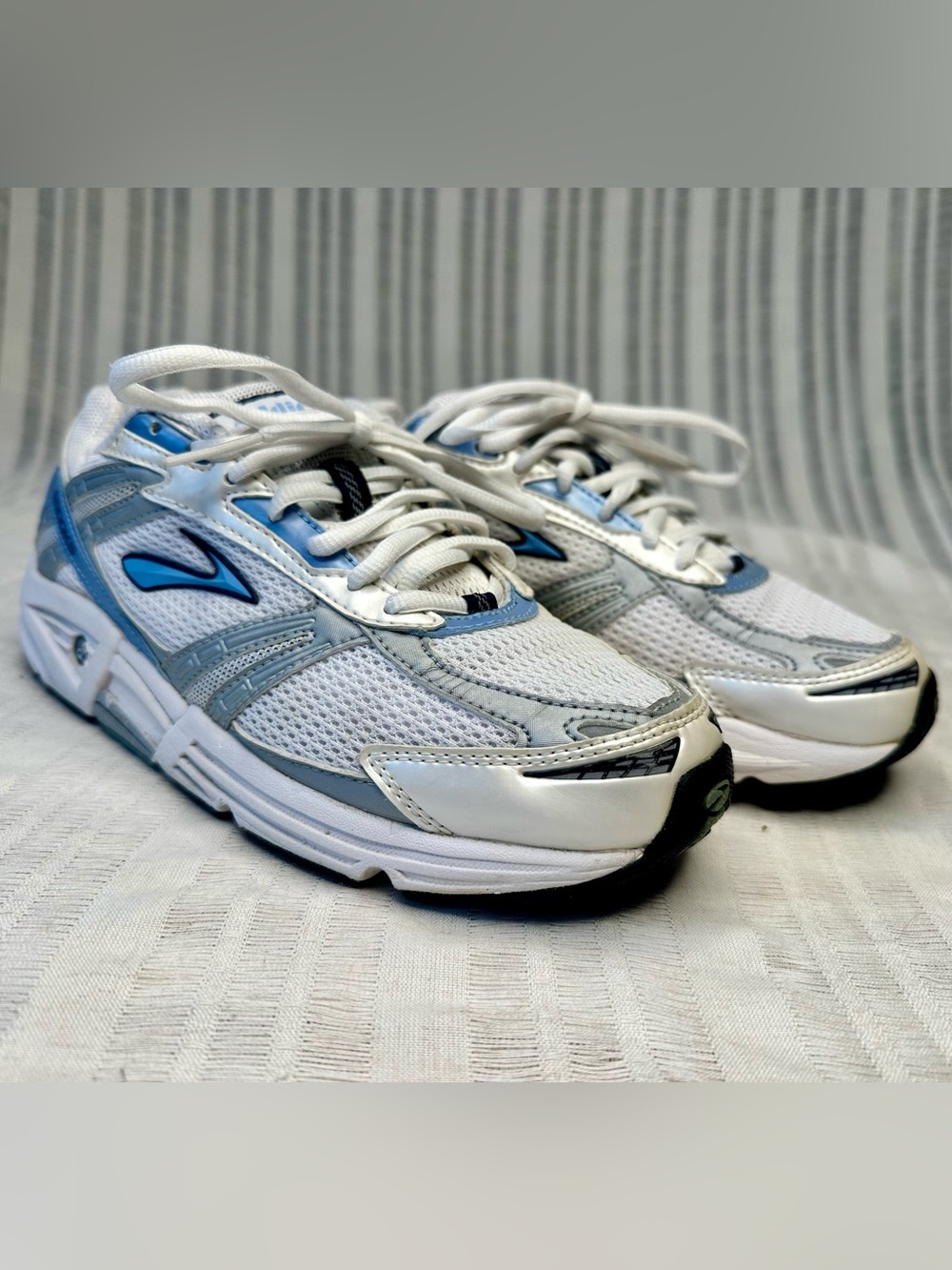 Brooks Addiction GTS 15 White Blue Running Shoes